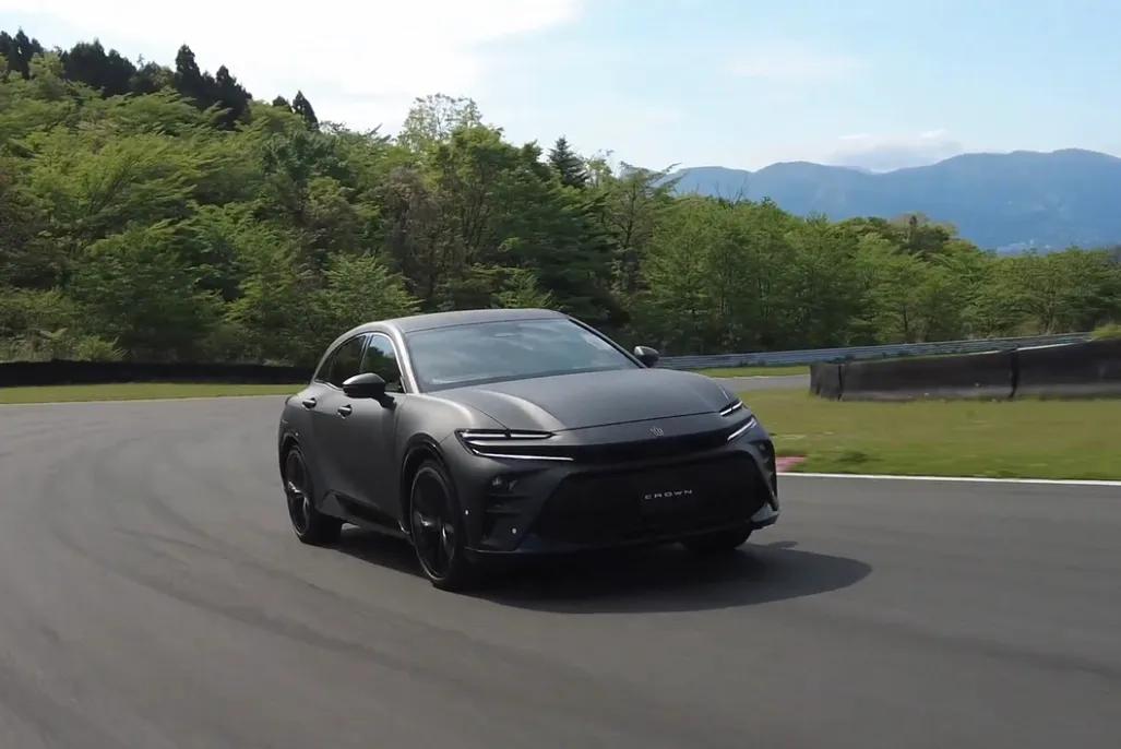 成都皇冠SportCross优惠5.00万 仅31.90万可入手