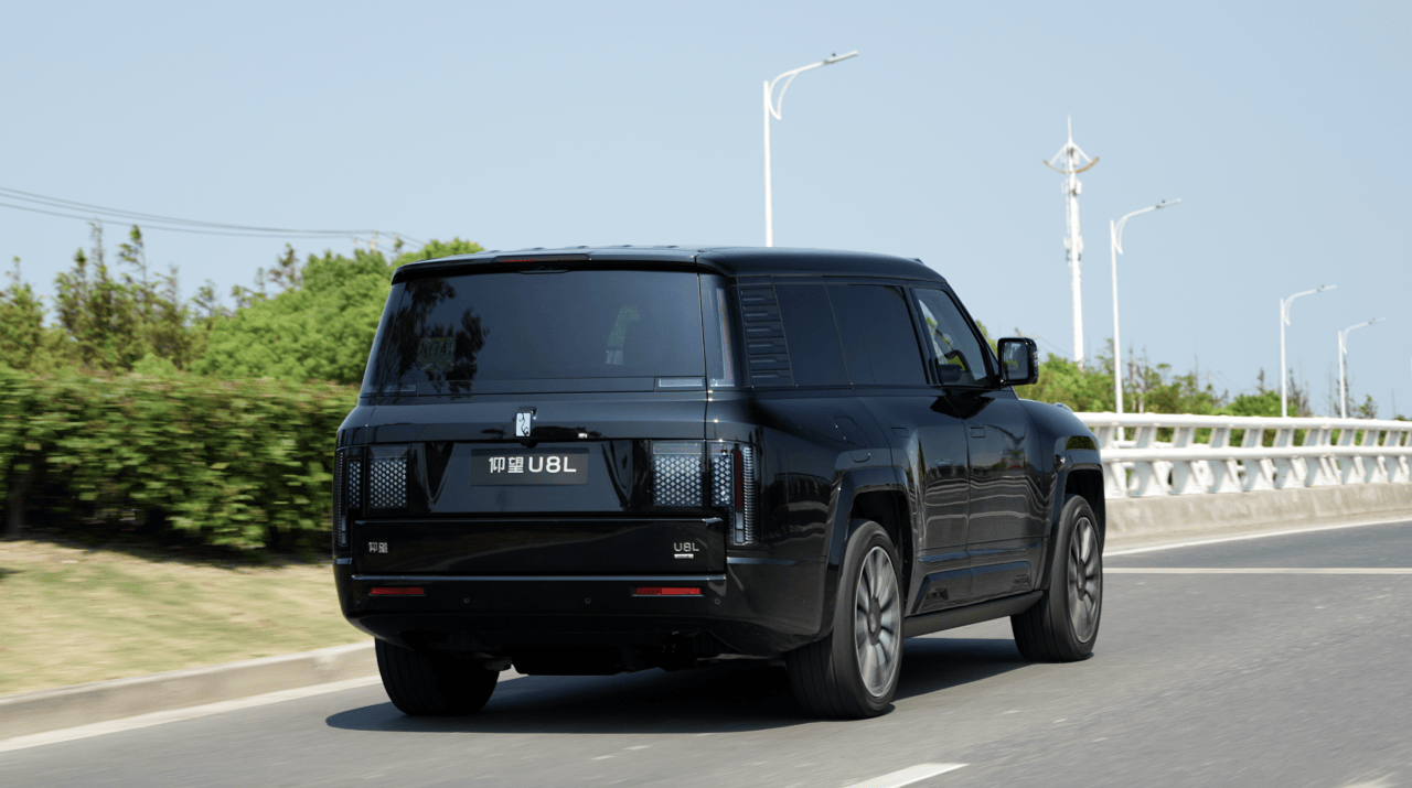 为豪华注入鼎级安全 仰望U8L鼎世版售价128万起