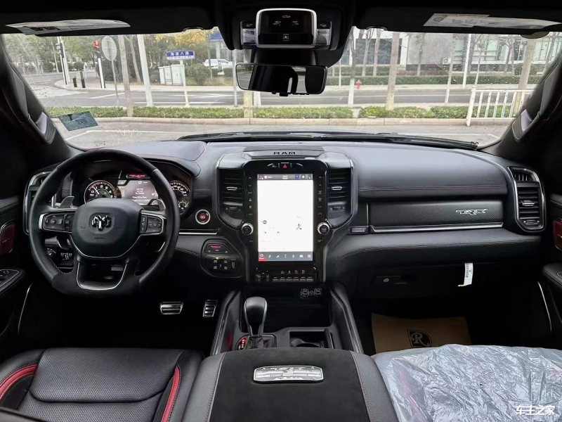 成都平行进口道奇杜兰戈加版价格最低61万起售 欢迎试乘试驾