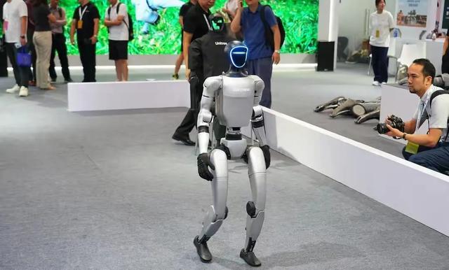 西木科技推出新一代人形机器人 尺寸及灵活性都与真人相当西木科技推出新一代人形机器人 尺寸及灵活性都与真人相当