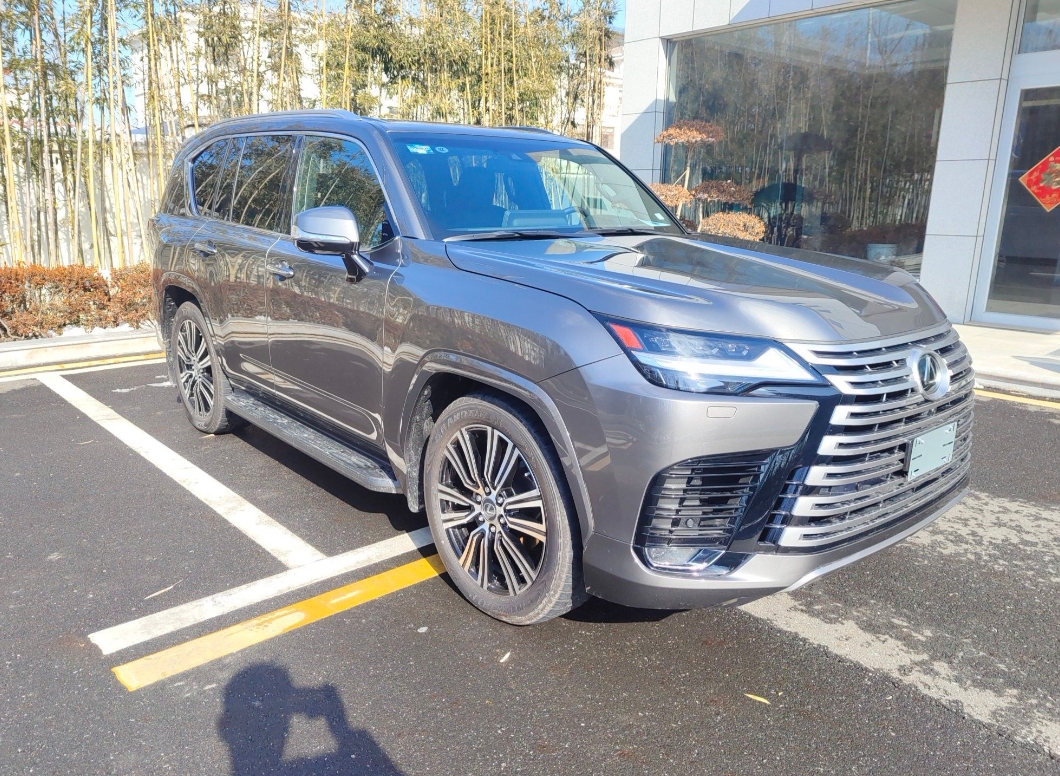 成都平行进口雷克萨斯LX墨版促销179万起 欢迎试乘试驾