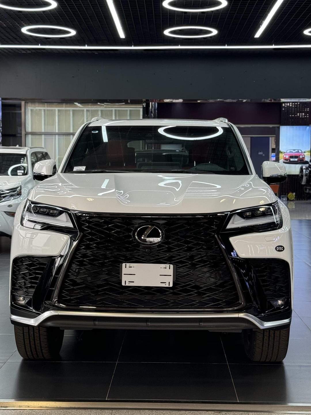 成都平行进口雷克萨斯LX欧规版售价145万起 欢迎上门试驾