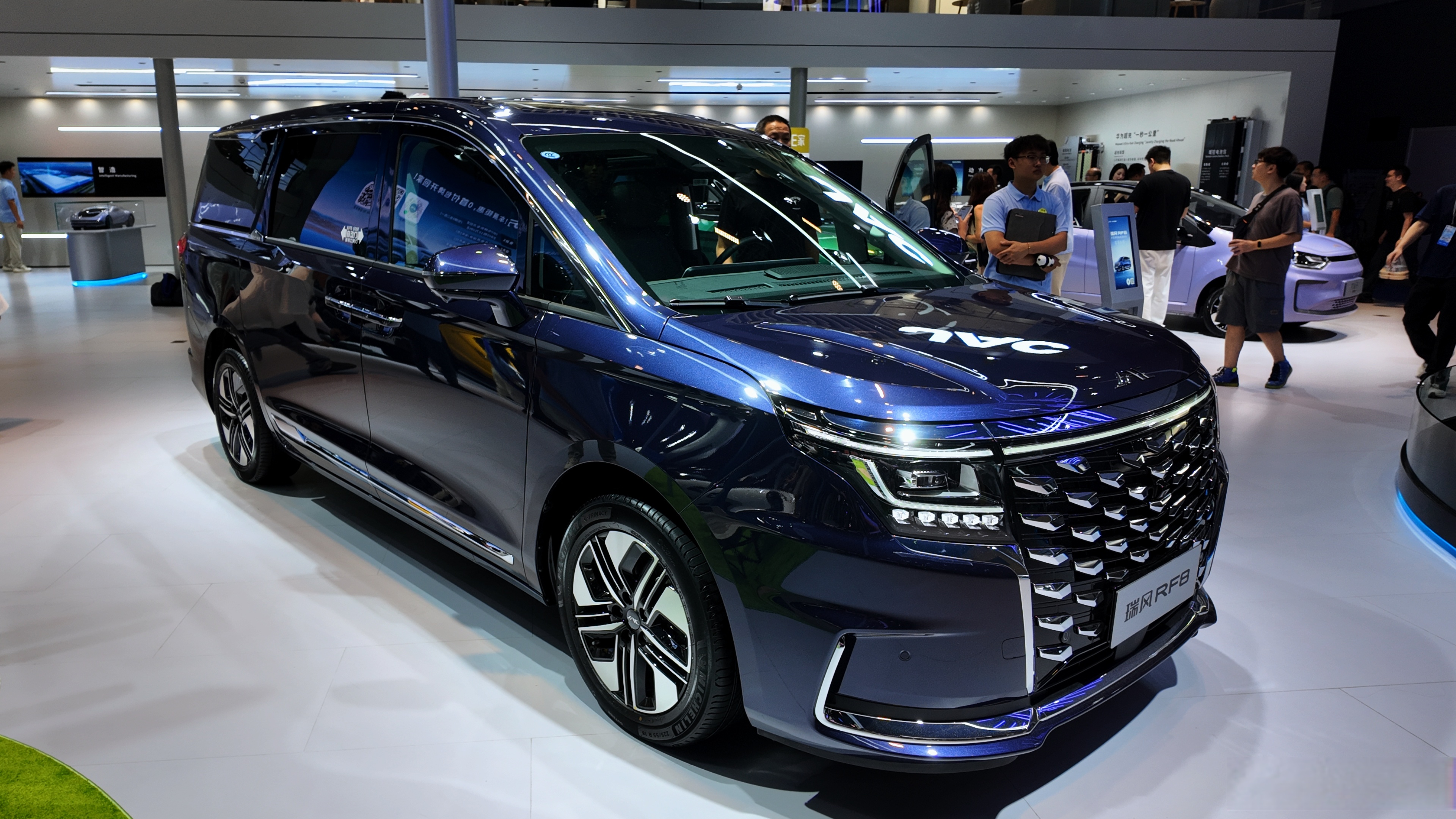 成都瑞风RF8最高降2.00万 最低仅售15.49万