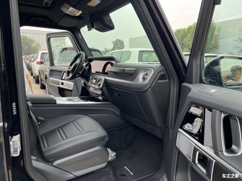 成都奔驰V级欧版让利直降10万