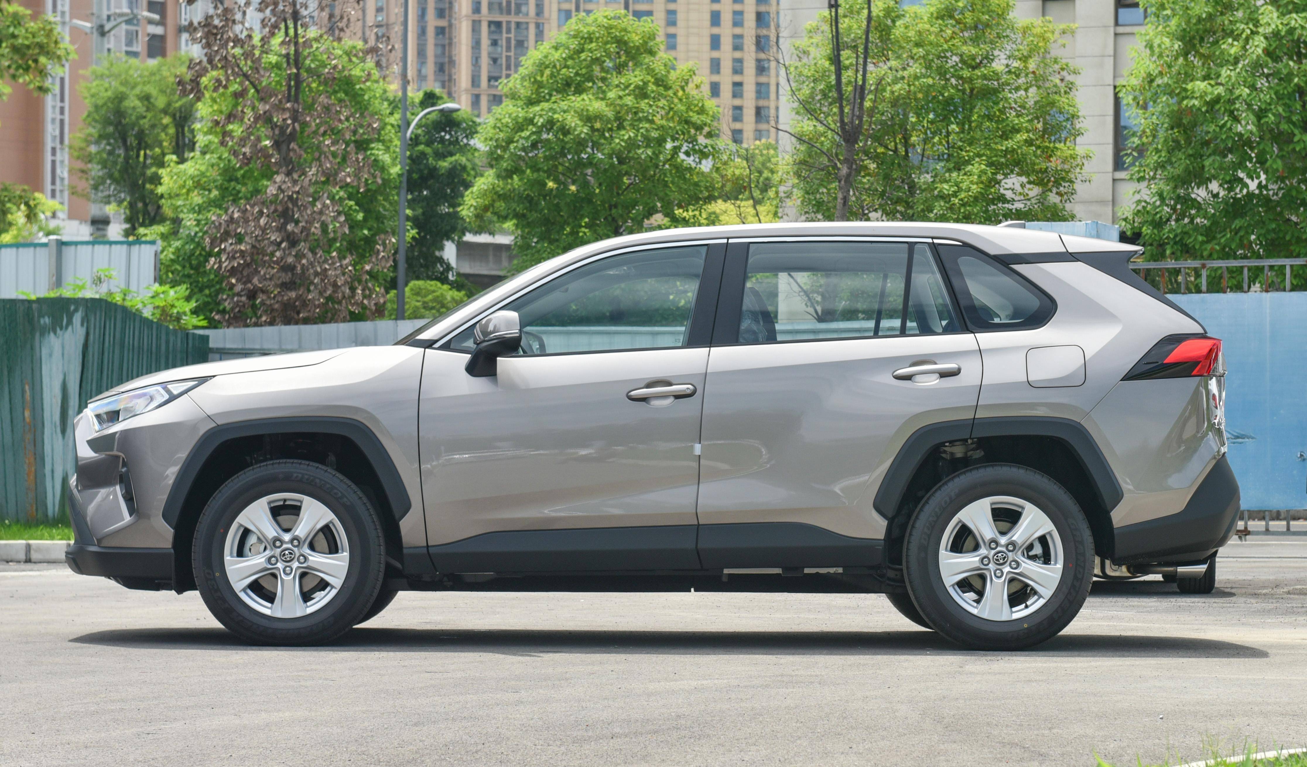 成都RAV4荣放双擎E+价格21.68万起 优惠高达4.00万