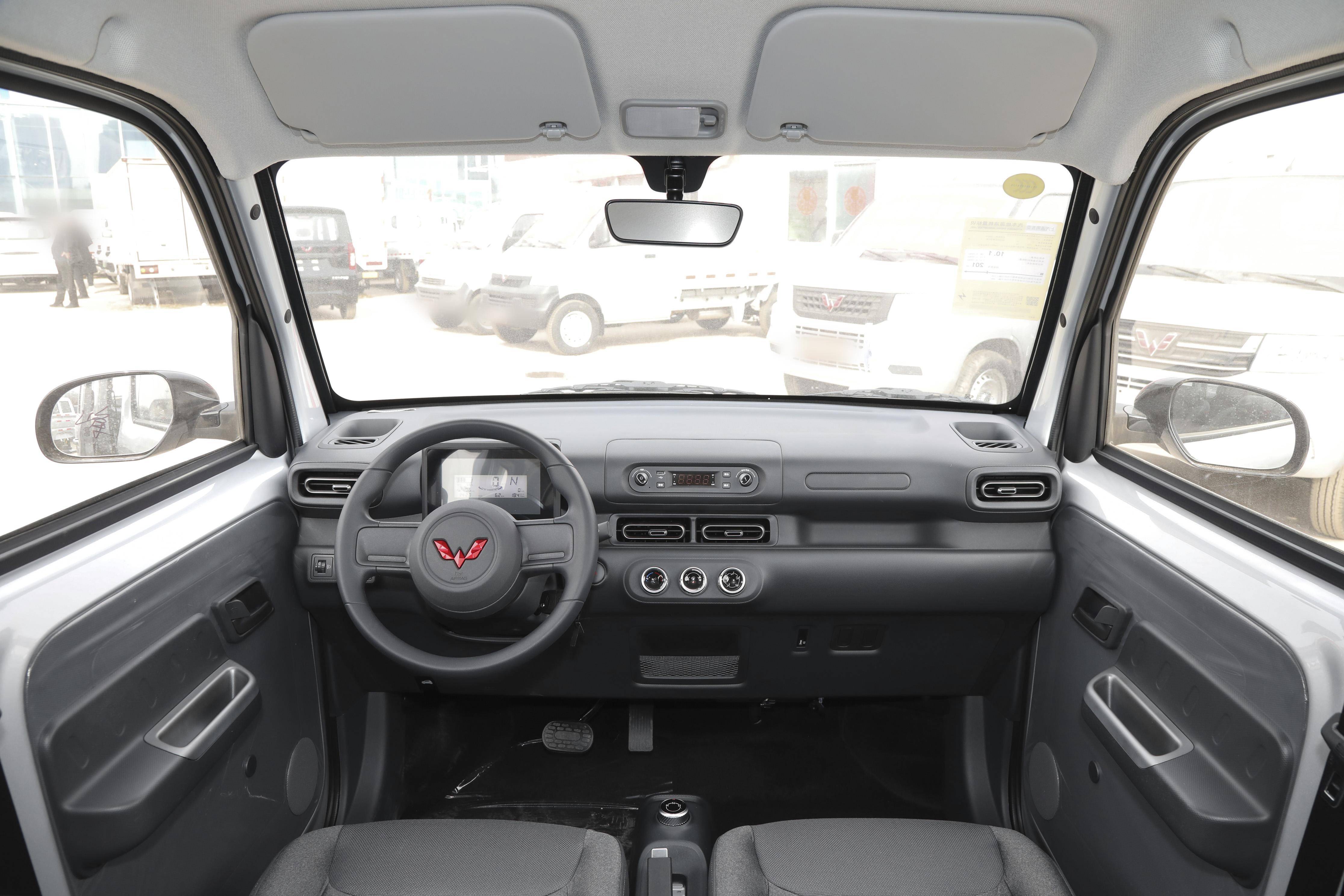 五菱之光EV305km进取型上市 售价5.78万元