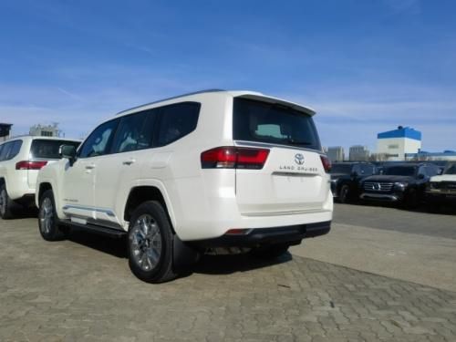 2025新中东版陆地巡洋舰目前售价68万起 欢迎到店试驾