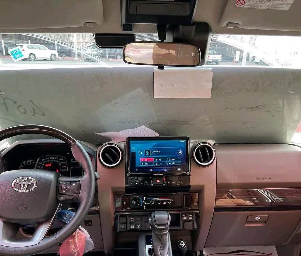 成都中东版陆巡LC76最低报价60万起 直降38.8万