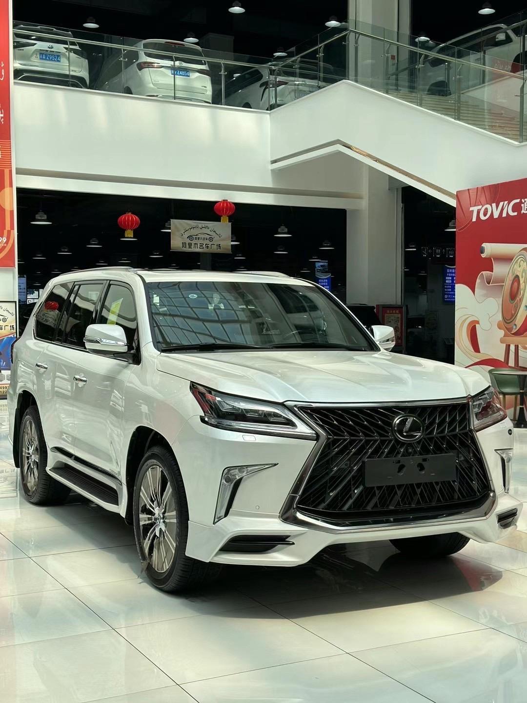 2024款雷克萨斯LX570 现车特价168万甩卖