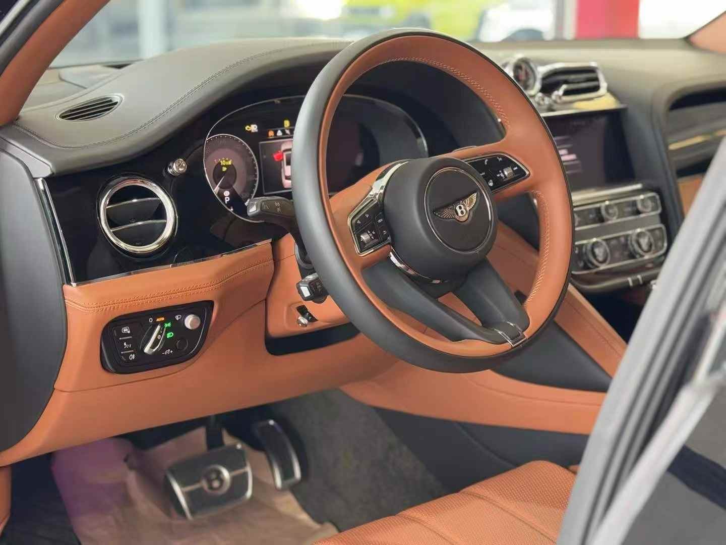 拥有一台2024款宾利添越 是什么样的体验？