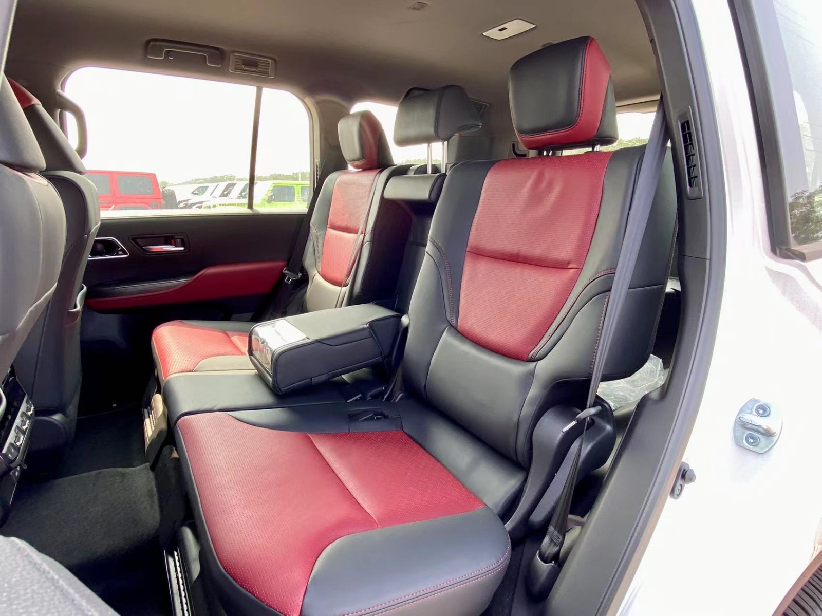 成都兰德酷路泽中东版最高降34.8万 欢迎试乘试驾