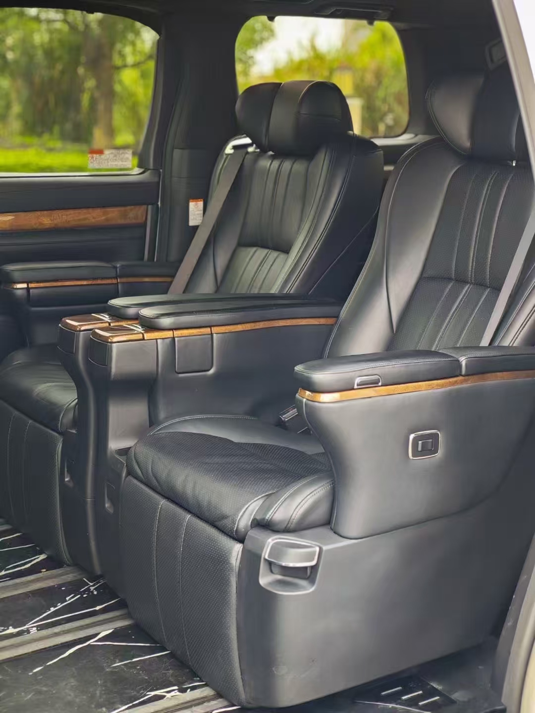 成都埃尔法最新行情 仅售90万起