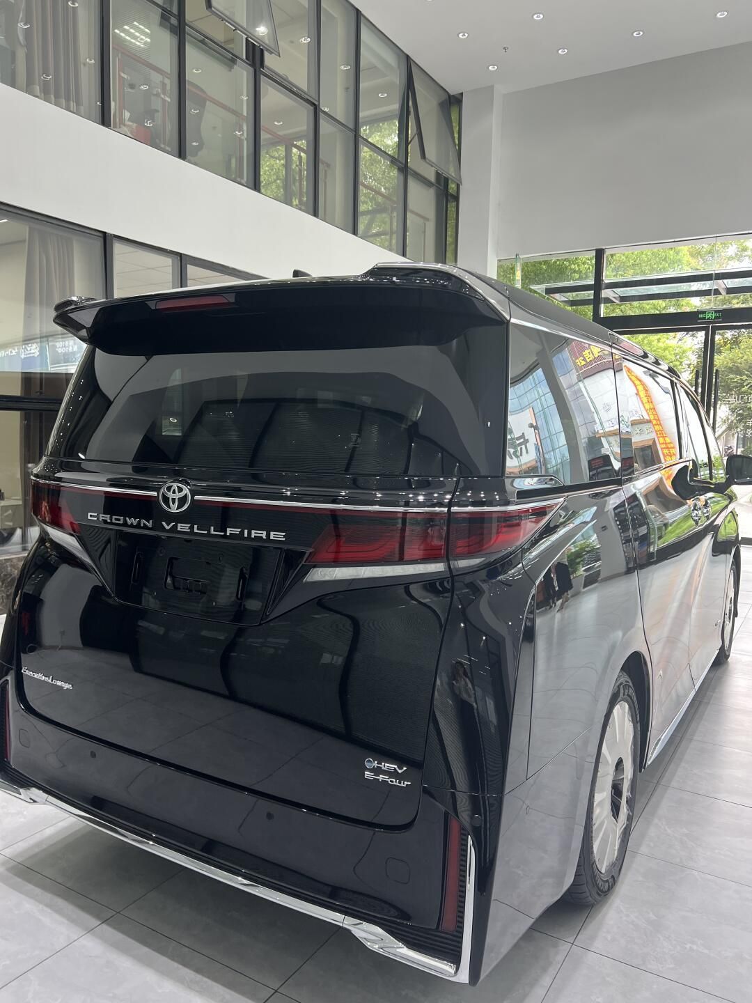 2025威尔法促销90万起 欢迎到店试驾