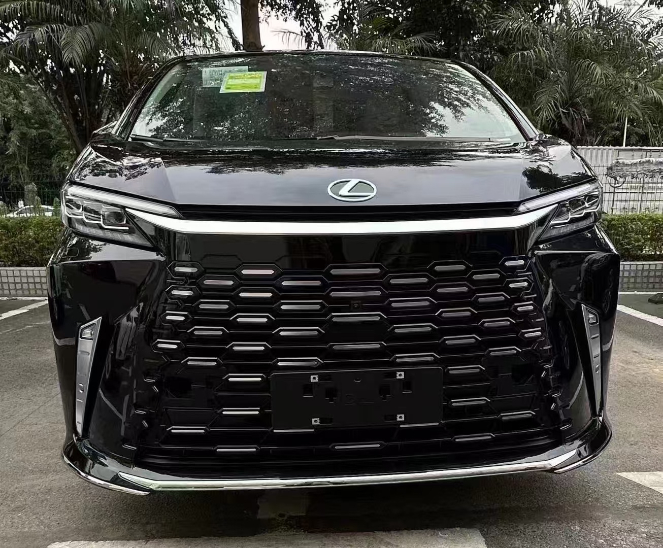 平行进口雷克萨斯LM欧版最新行情 售价125万元起