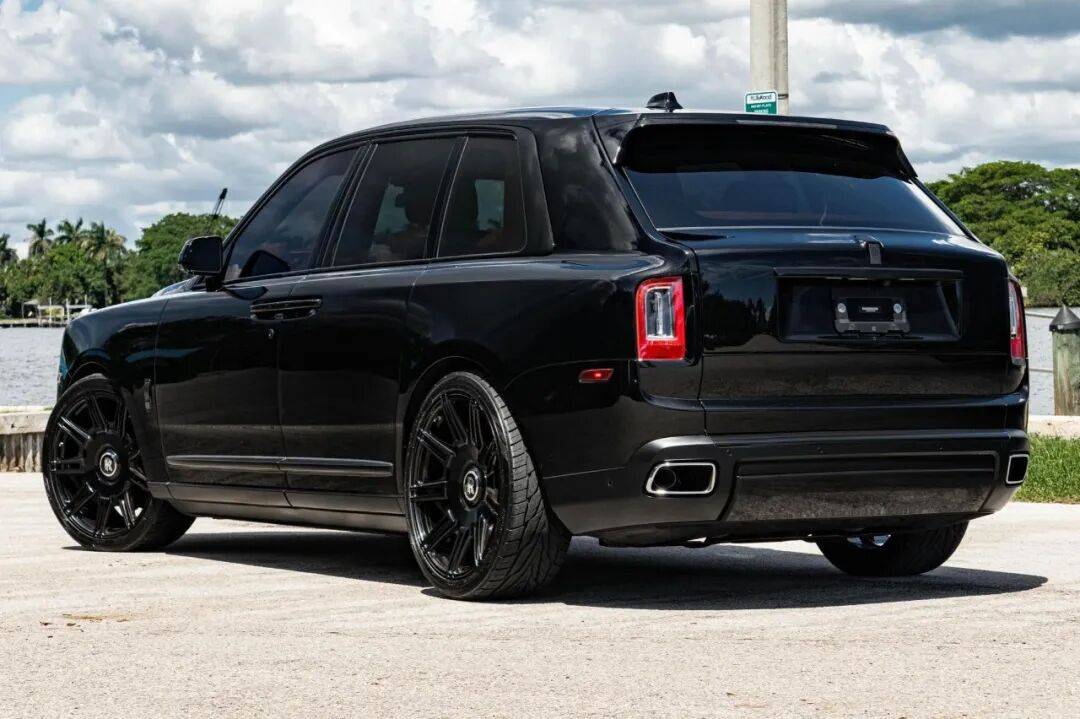 2024库里南促销626万起 直降65万