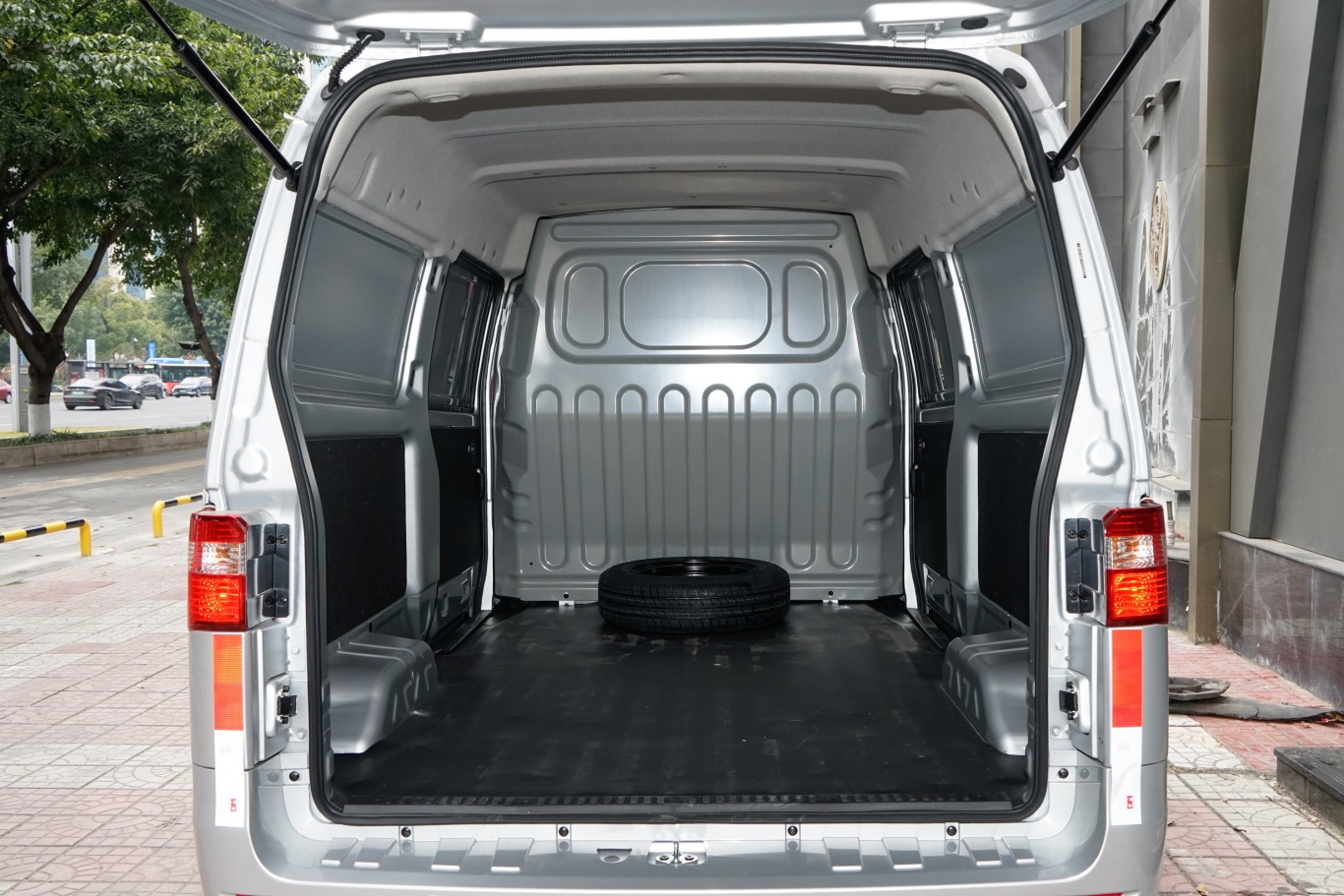 高新西鑫源小海狮X30降0.30万 最低仅售4.09万