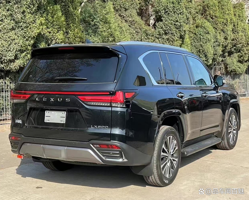 豪华版“陆巡”来了，全新雷克萨斯LX600到店，外观终于不再低调