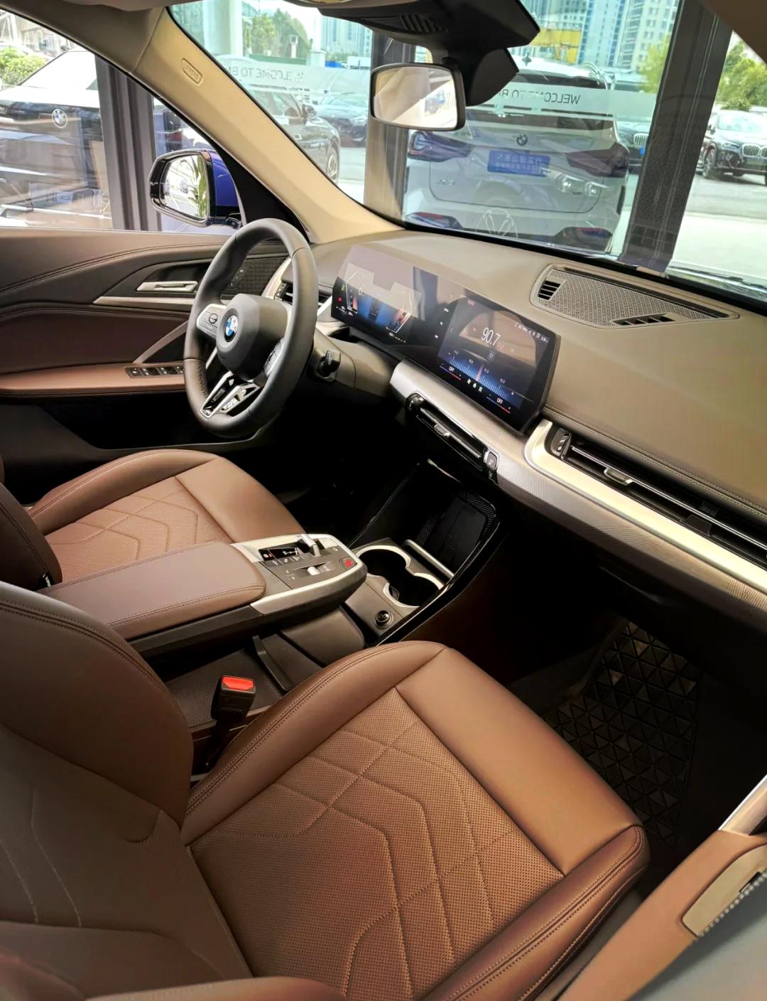 龙泉驿宝马iX1价格最低17.99万起 优惠高达12.50万