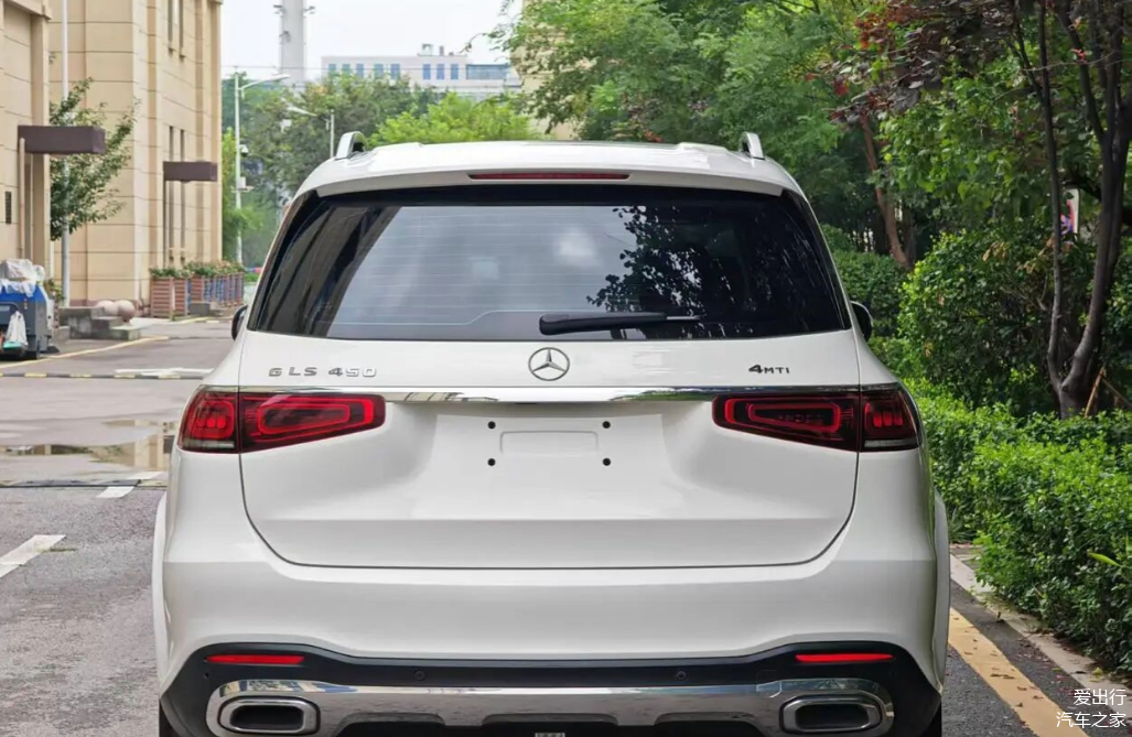 成都奔驰GLS墨版让利促销中 店内让利达6万