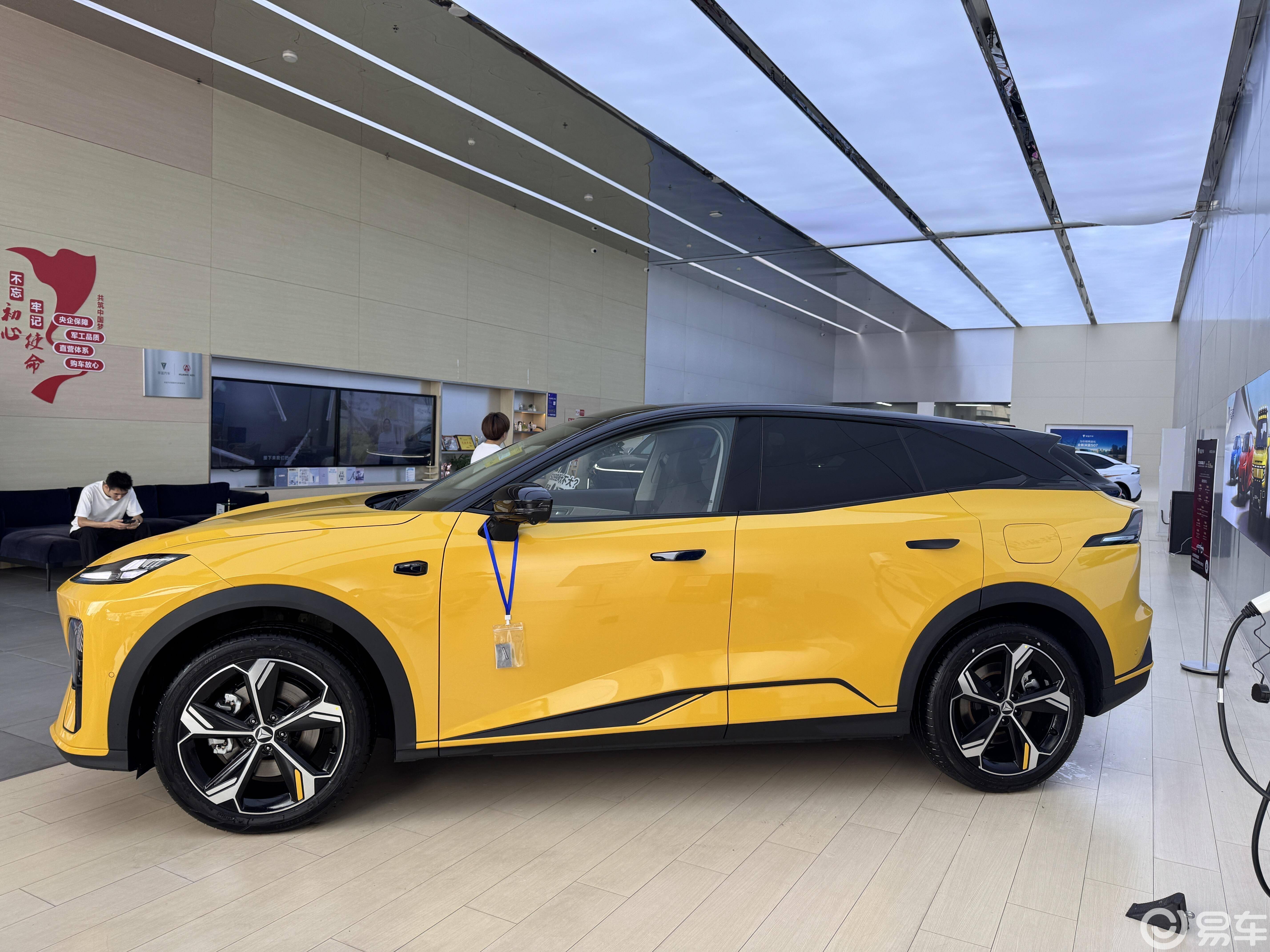 全新深蓝S07正式上市 售价15.69万元起