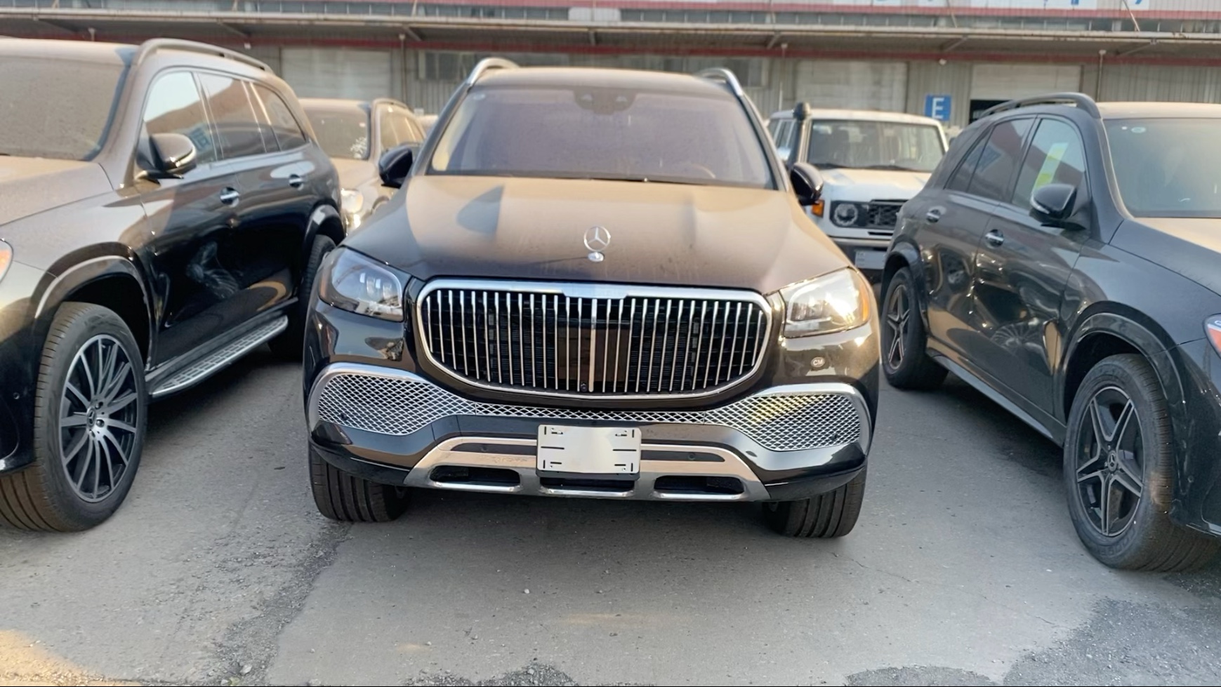 平行进口迈巴赫GLS600现车到店内外解读