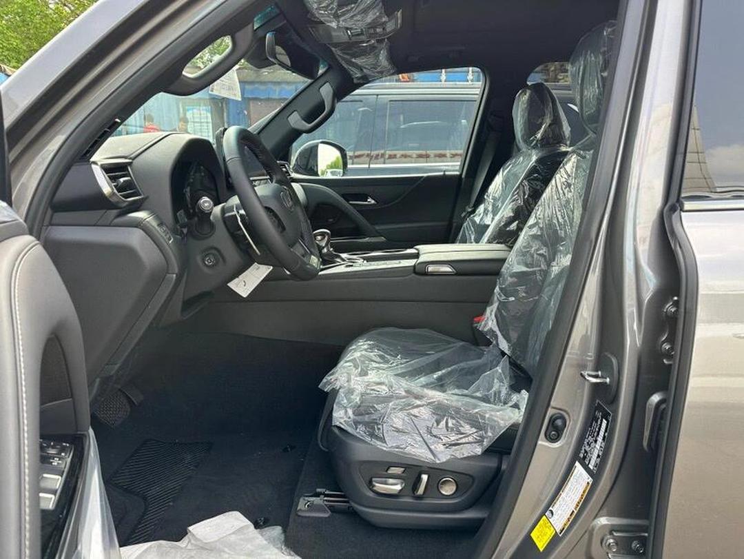 成都雷克萨斯LX中东版目前售价136万起 直降39万