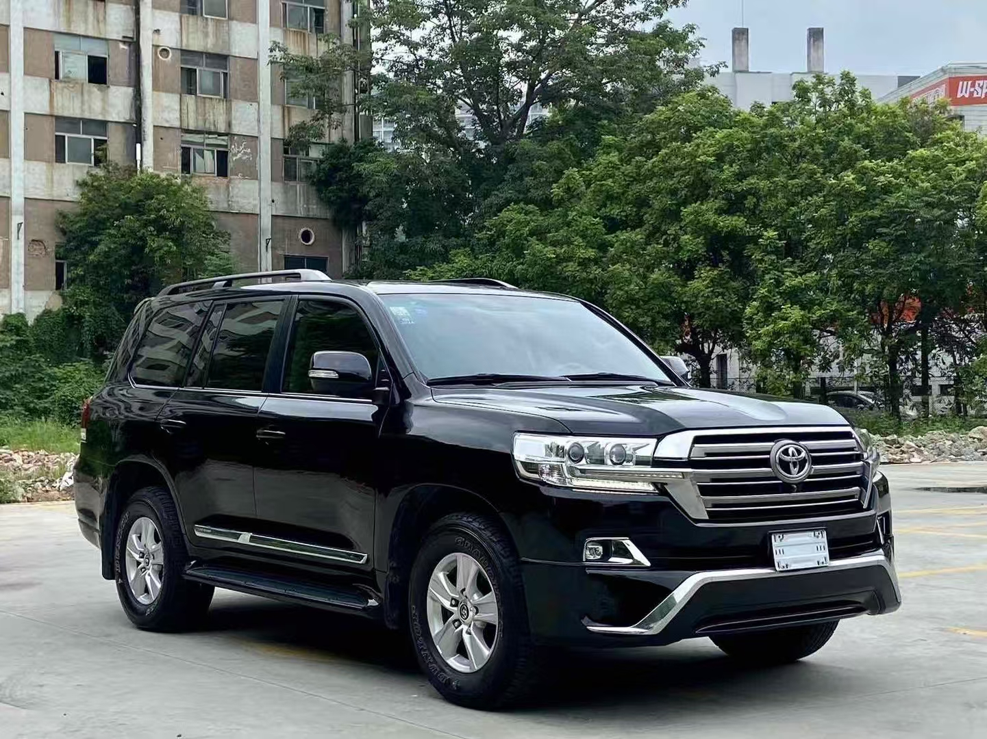 成都兰德酷路泽中东版新款提供试乘试驾 限时优惠高达35.2万元