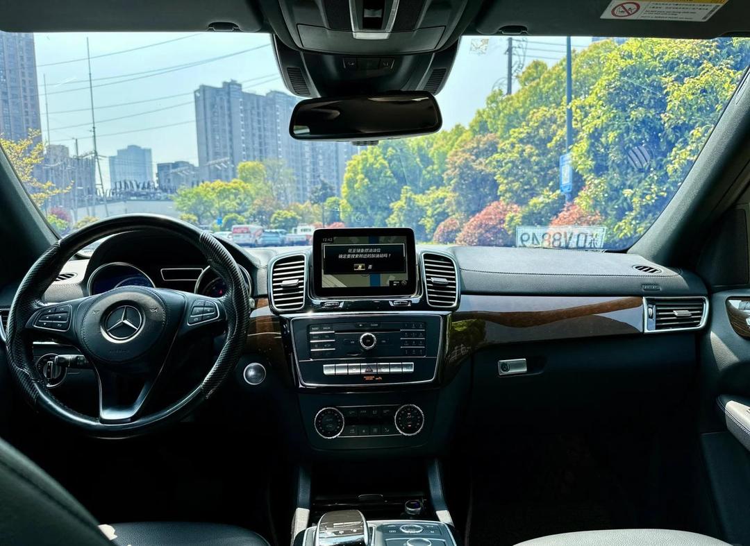 成都奔驰GLS级最新报价106万起 欢迎试乘试驾
