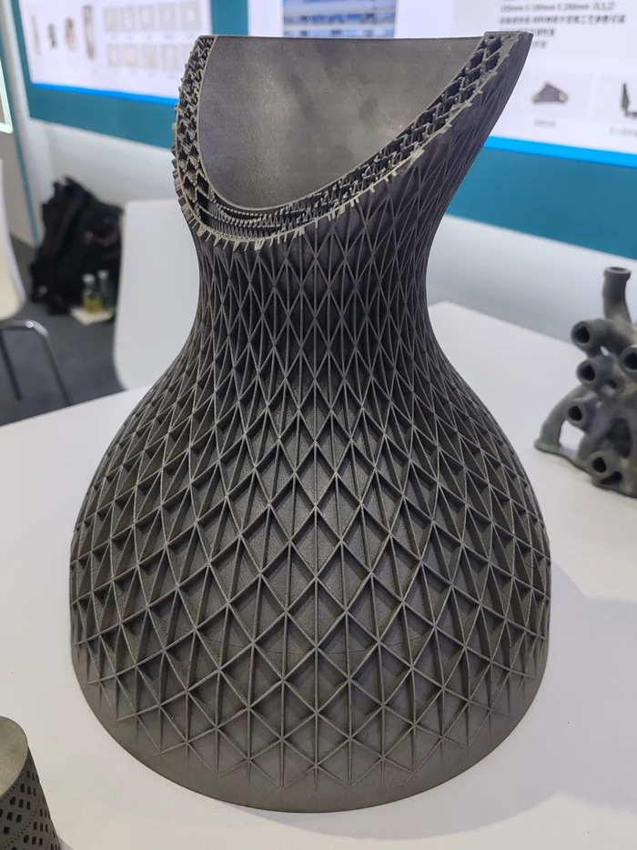 研究人员发明新型3D打印扭曲材料 为车辆提供适应性冲击保护研究人员发明新型3D打印扭曲材料 为车辆提供适应性冲击保护