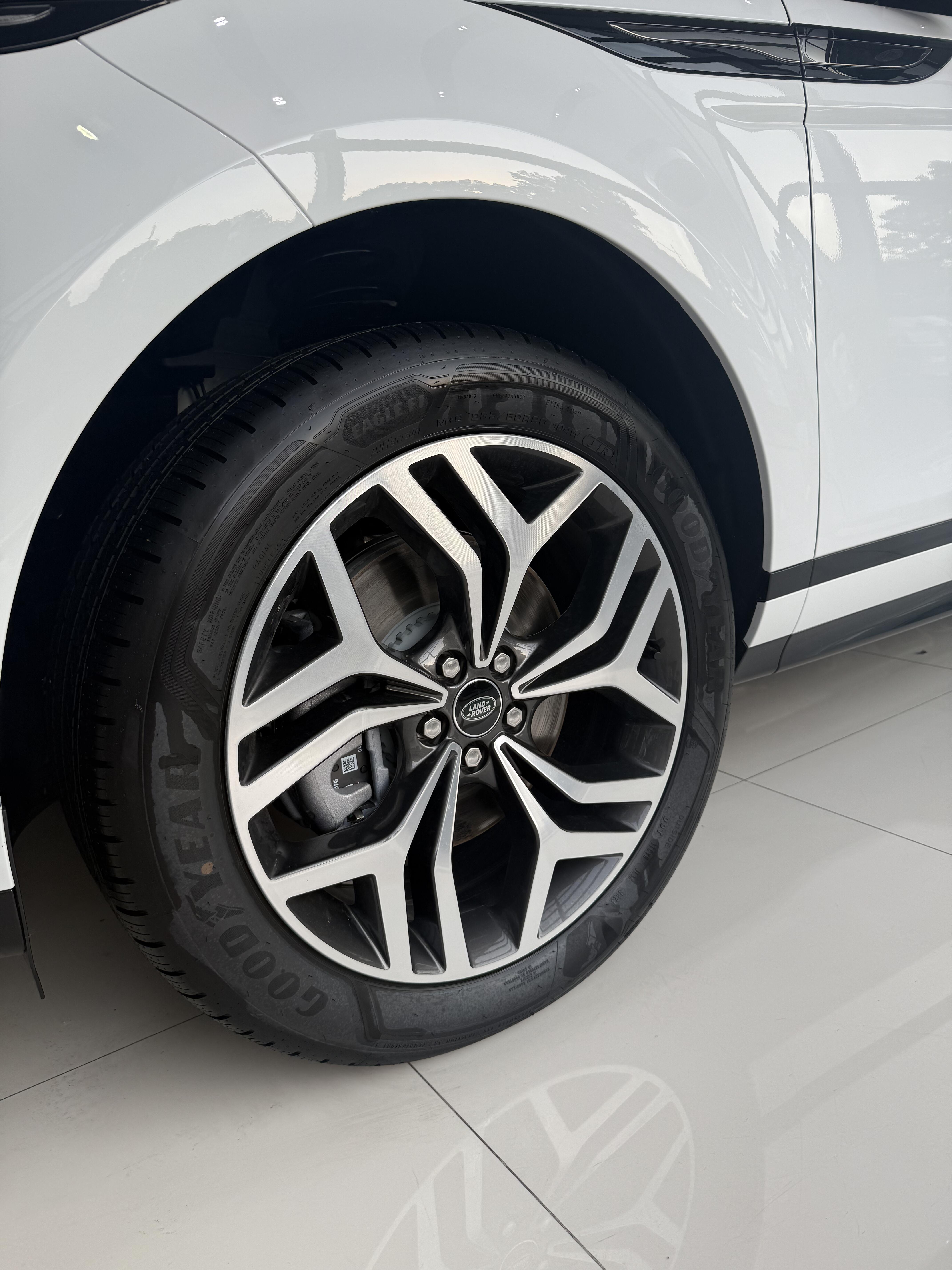 现购添越享73万优惠 欢迎前来试驾