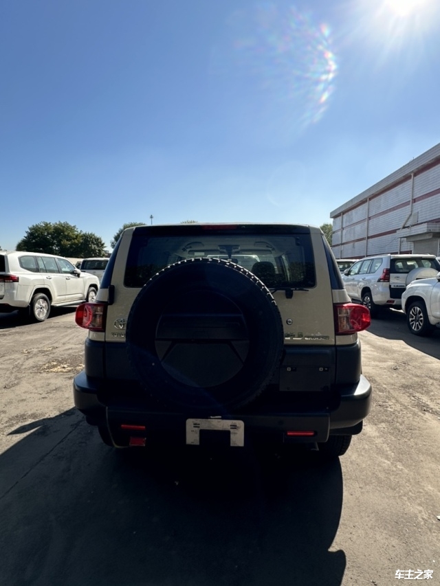 23款丰田FJ酷路泽4.0T 中东版49万起售