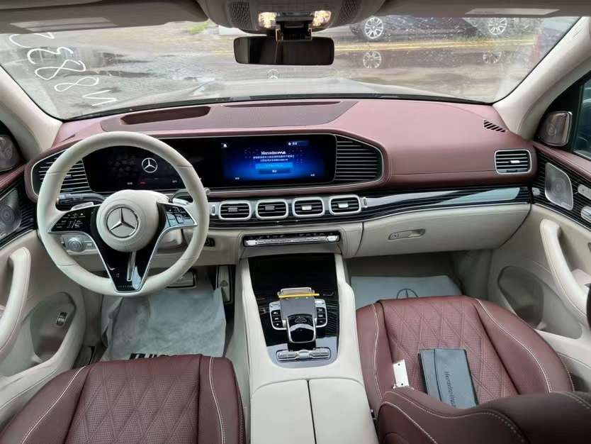 成都迈巴赫GLS降价促销中 店内让利达10万元