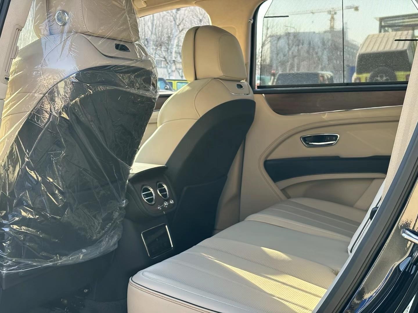 成都添越欧版降价60万 最低仅售255万