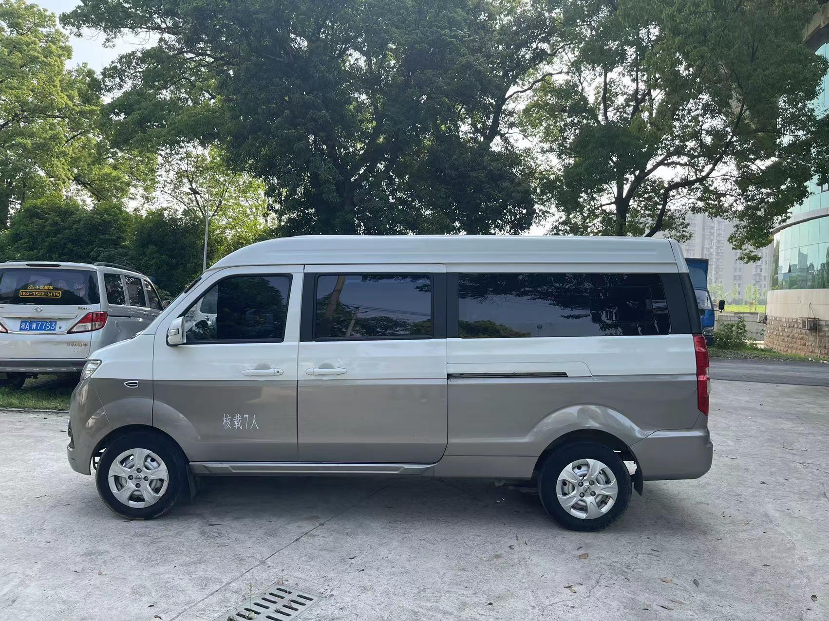 成都金杯T5降0.50万 最低仅售4.39万