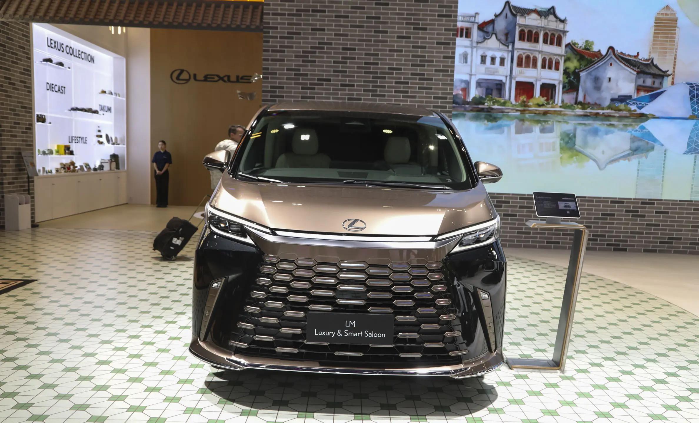 成都雷克萨斯LM欧版售价125万起