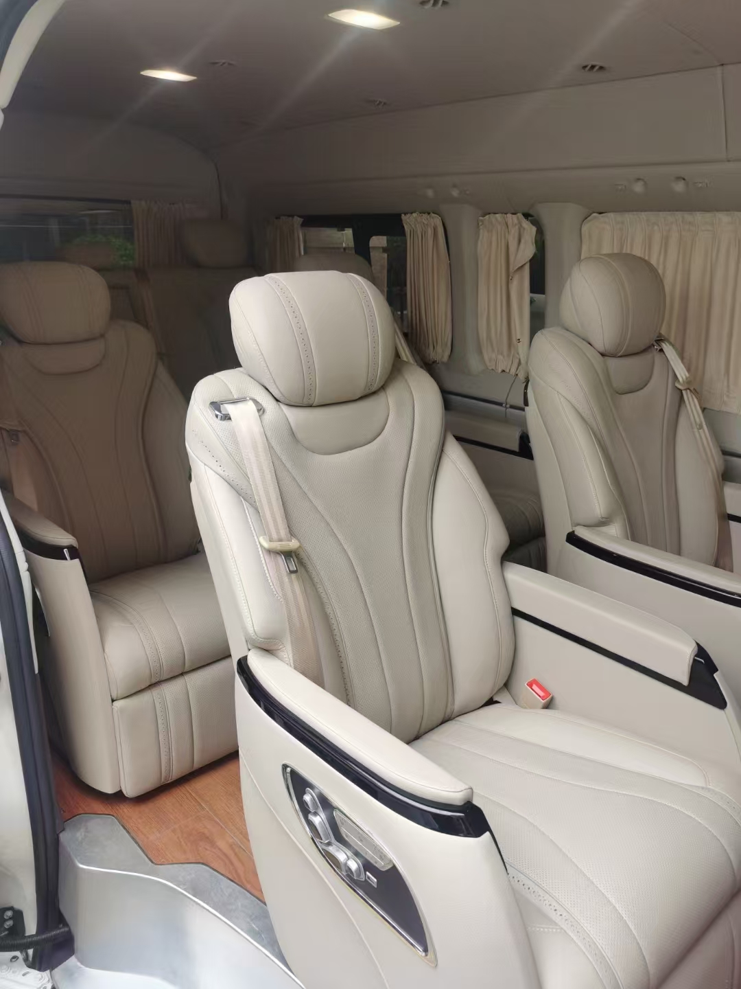 享驭奔驰V级高端定制版豪华商务车，开启全新的旅程