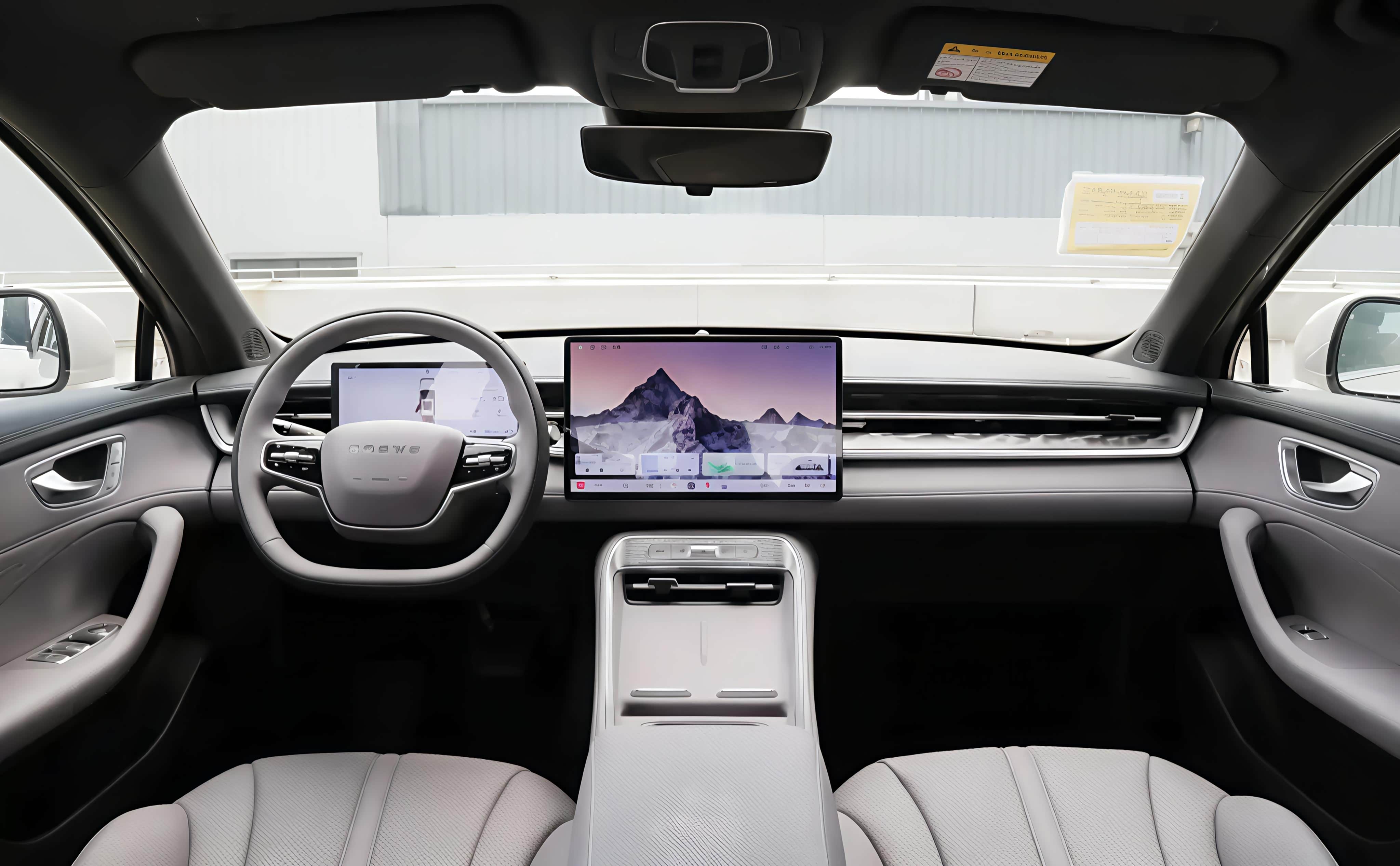 荣威M7 DMH亮相广州车展 首搭豆包AI车机