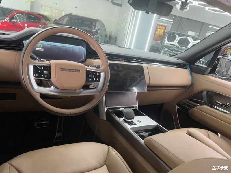 成都平行进口路虎揽胜政3.0汽油加版售价125万起 直降64万