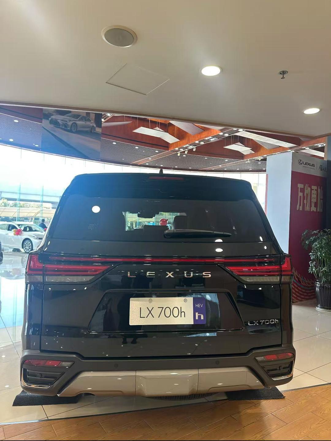 成都雷克萨斯GX加版平价销售100万起 欢迎到店试驾