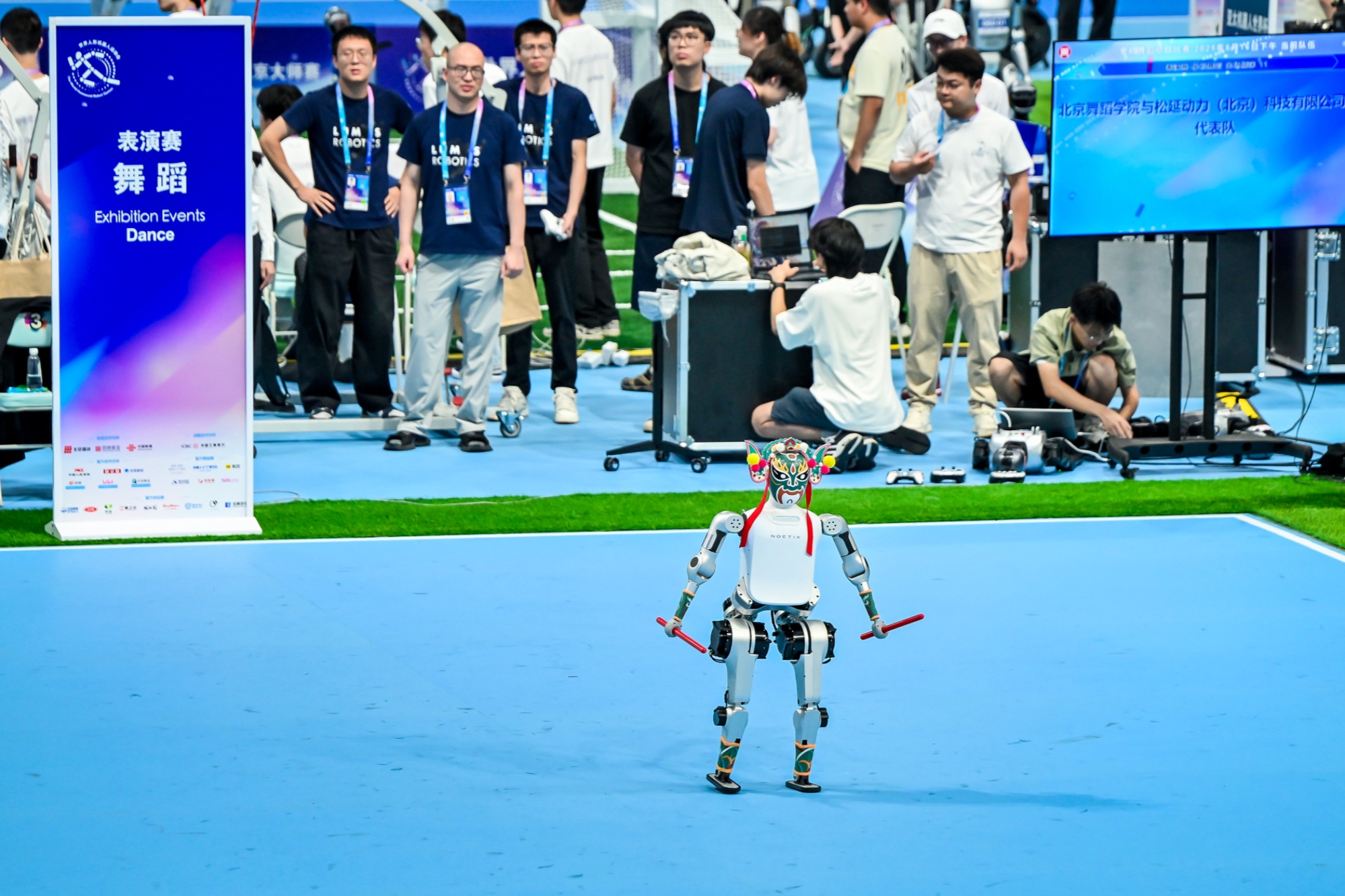 中美联合研究团队设计出新软体机器人 利用环境热量进行自主运动中美联合研究团队设计出新软体机器人 利用环境热量进行自主运动