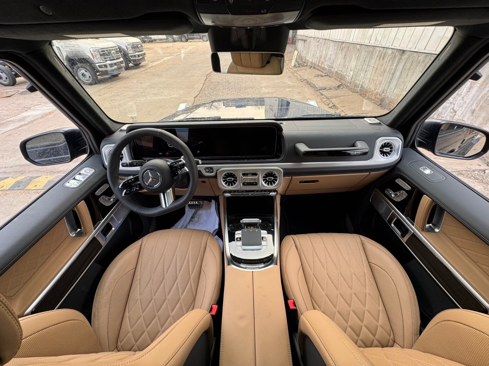 奔驰G级最低报价200万起 欢迎上门试驾