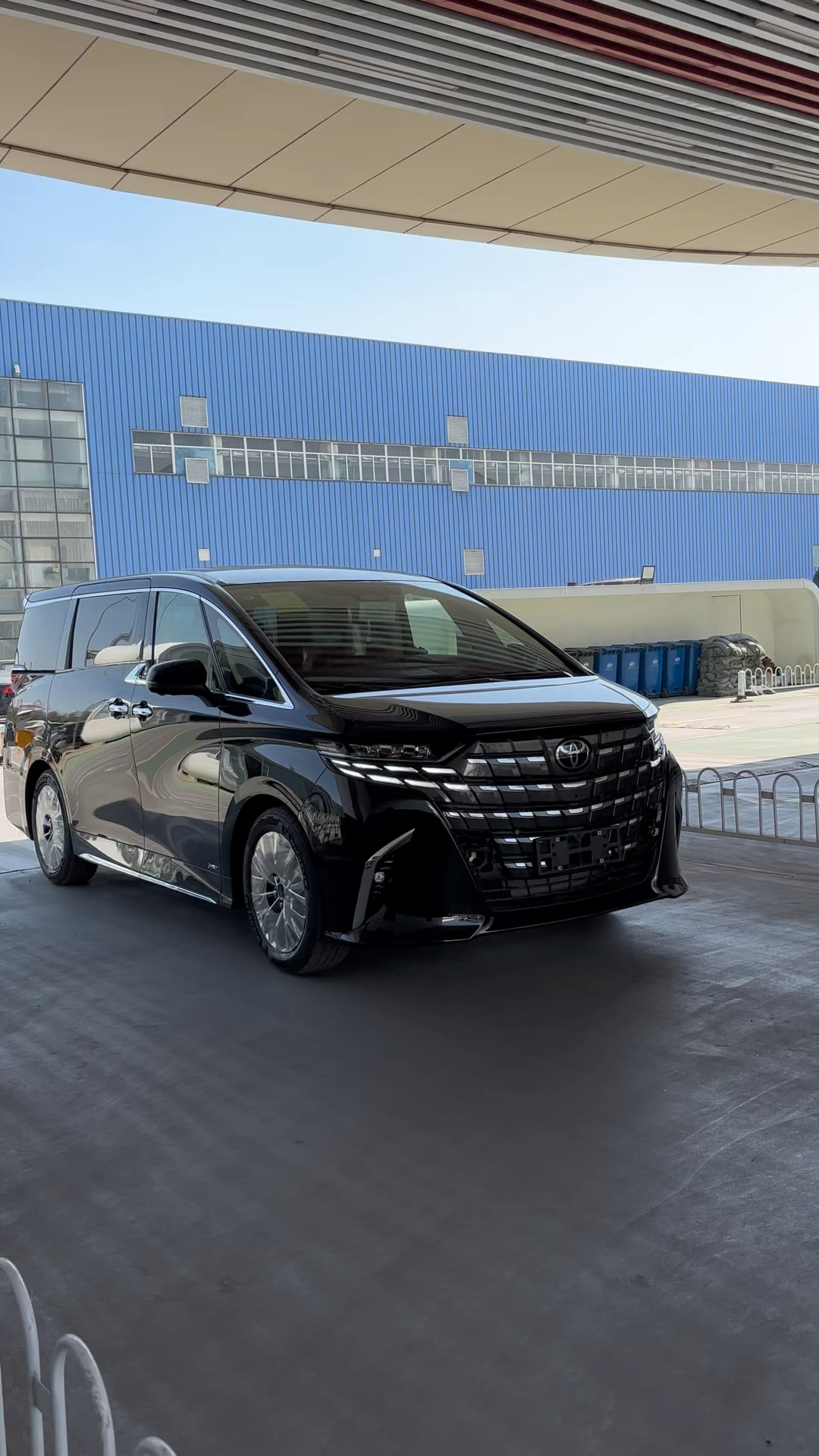 进口埃尔法商务车现车到店体验