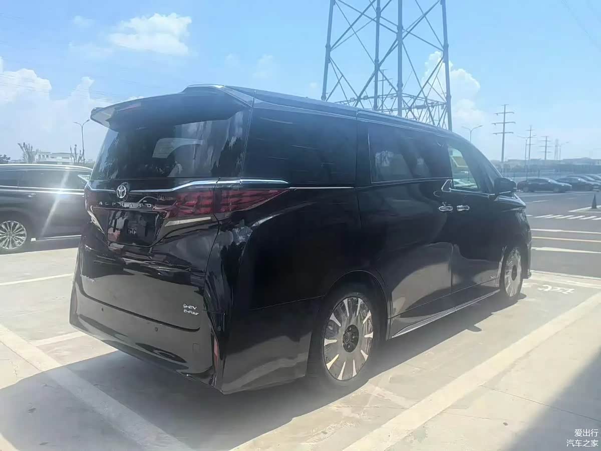 进口埃尔法商务车现车到店体验