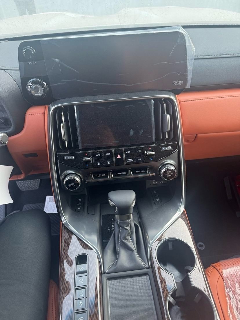 成都雷克萨斯LX墨版最新报价158万起 欢迎到店试驾