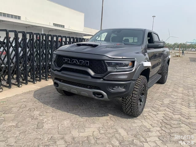 道奇公羊霸王龙TRX 展厅现车优惠秒杀