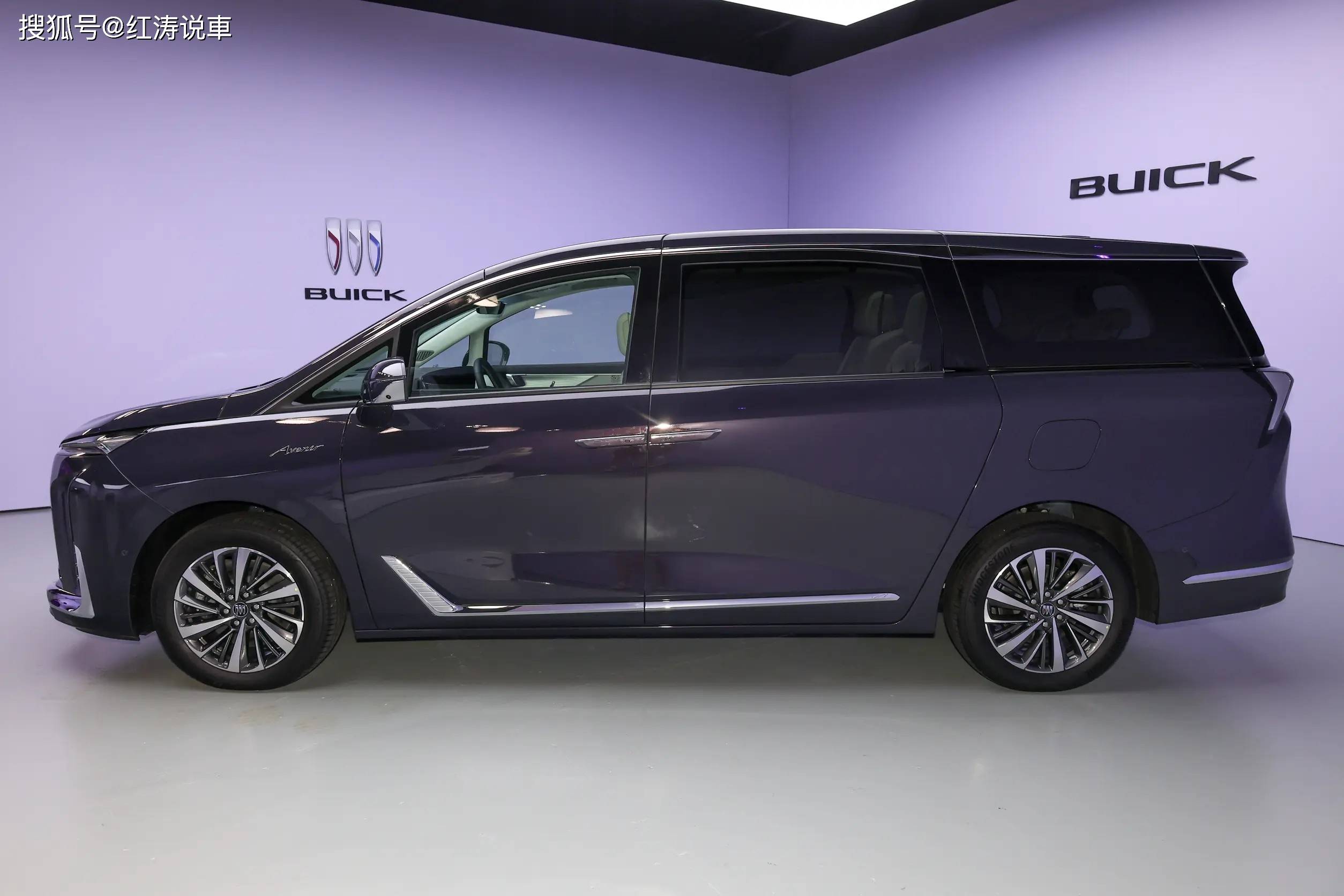 别克GL8陆尚/GL8陆尊推出年末限时购车福利 至高可节省15000元