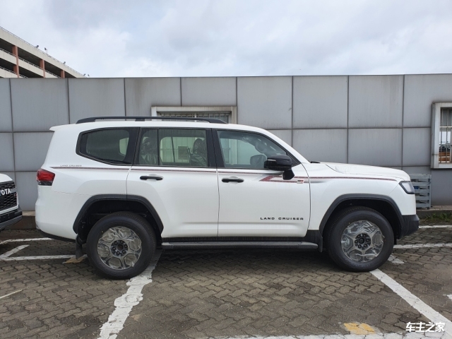 2023FJ酷路泽中东版全系热销中 购车直降6万