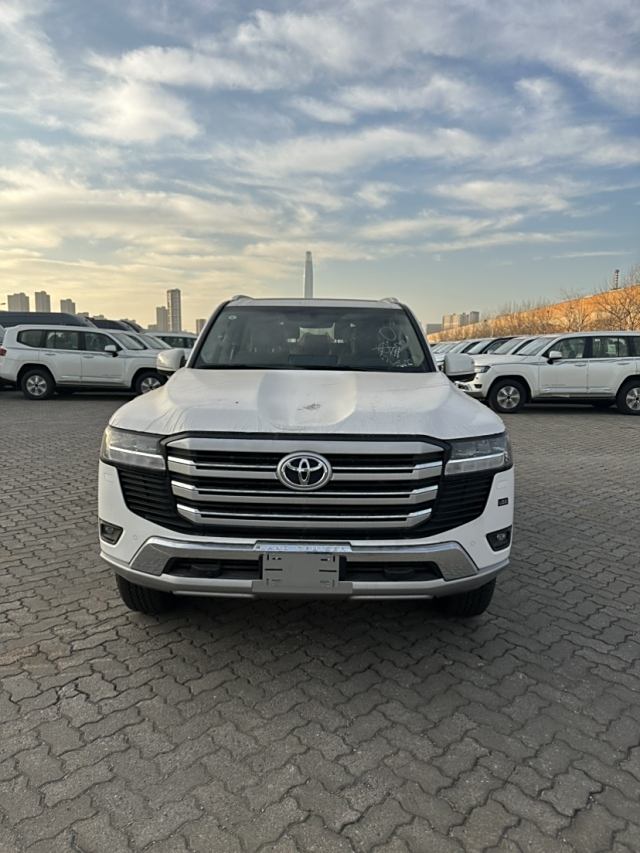 成都平行进口丰田兰德酷路泽中东版最高降35.2万 欢迎上门试驾