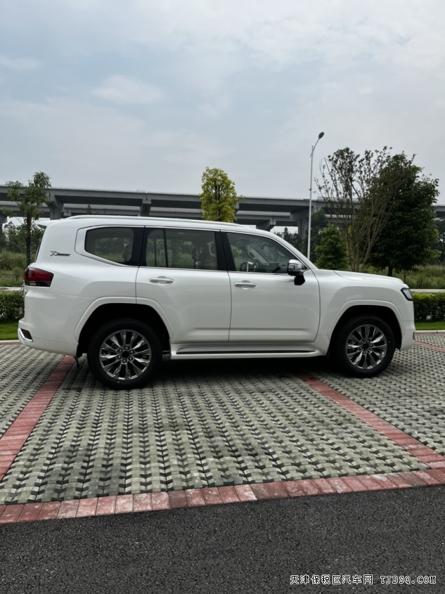 成都平行进口丰田兰德酷路泽中东版最高降35.2万 欢迎上门试驾