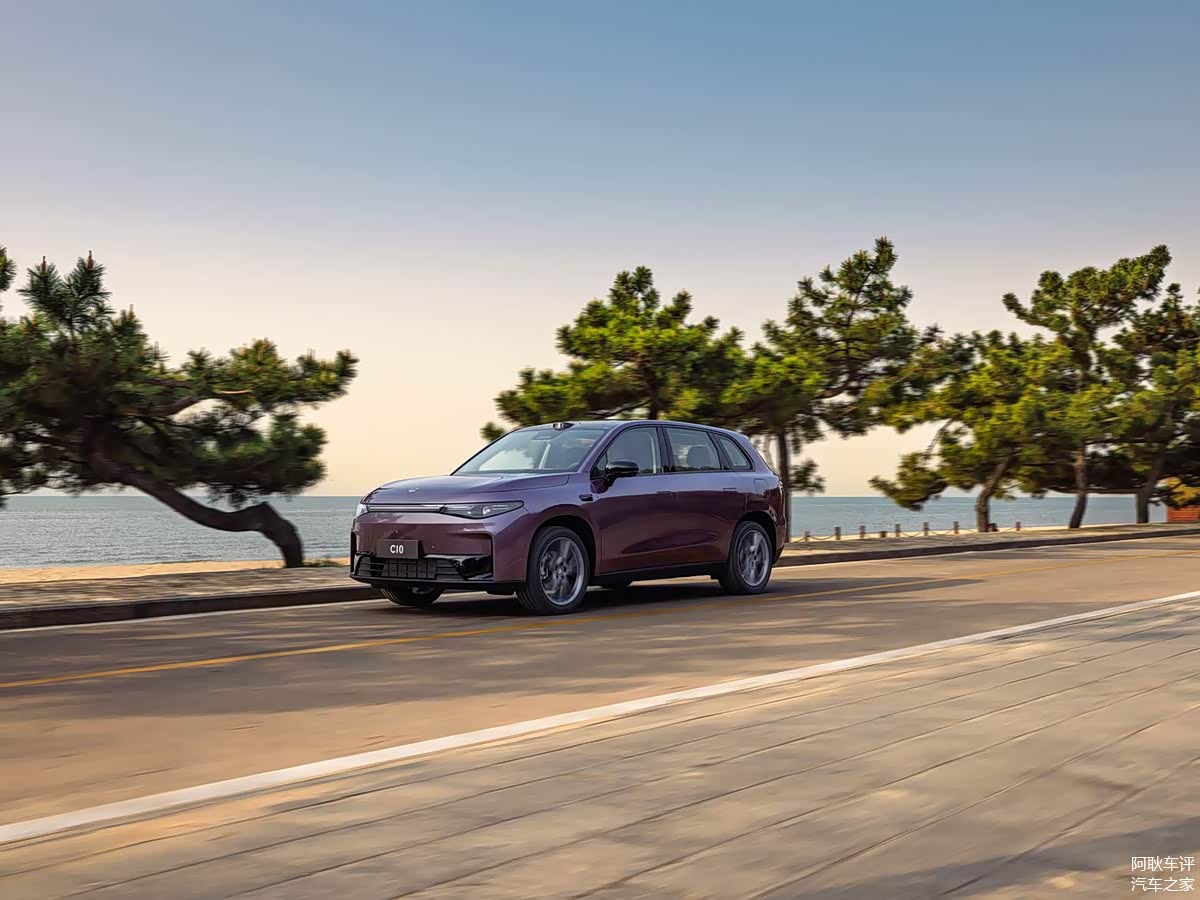 零跑2025，全年盈利5.4亿元